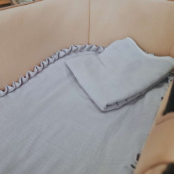 Base Capazo con Volante y Muselina Azul Base Capazo con Volante y Muselina Azul